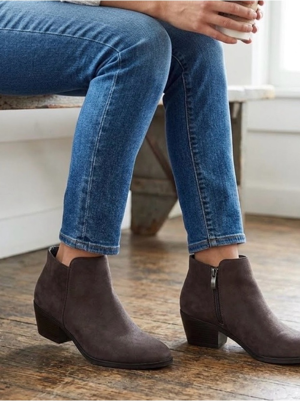 👠X Appeal Suede Woman’s Gray Boots Size 7 1/2